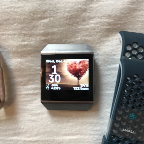 Fitbit Ionic - Picture 2 of 4